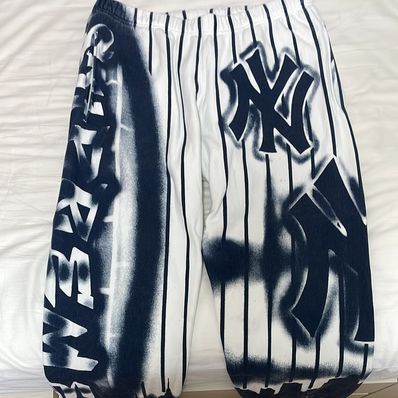 Supreme New York YankeesTM Airbrush Sweatpant "White"