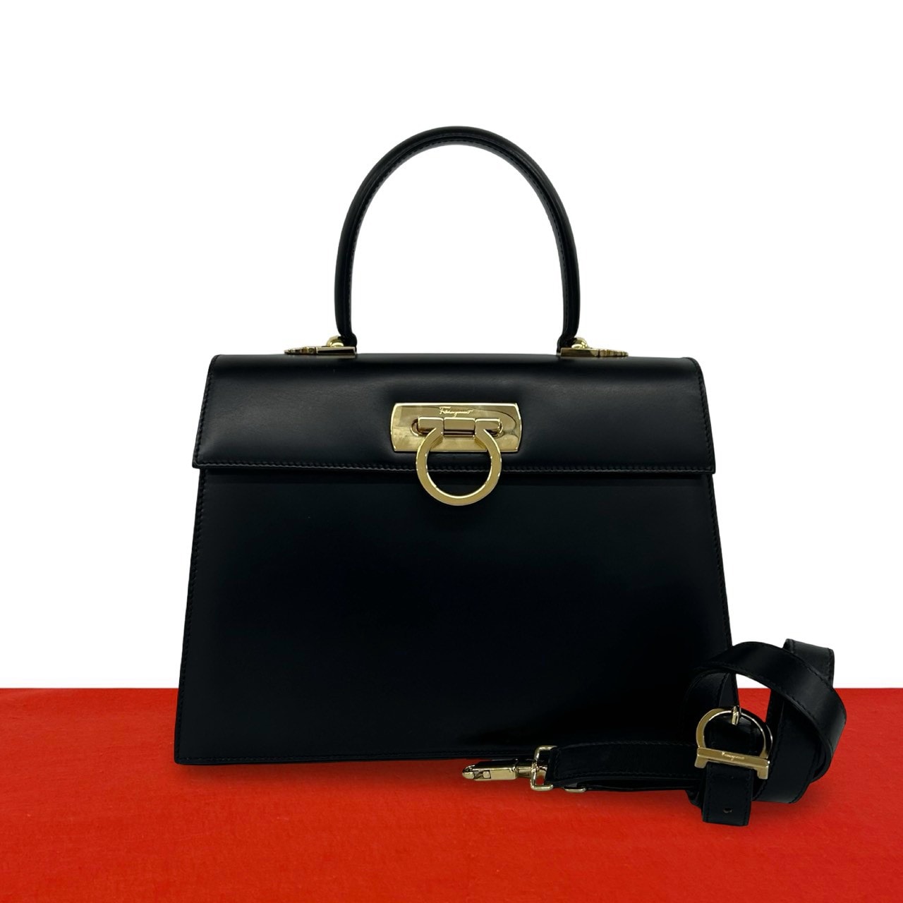 Salvatore Ferragamo サルヴァトーレフェラガモ ガンチーニ 金具 カーフ ショルダーバッグ ブラック
 15755