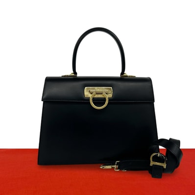 Salvatore Ferragamo サルヴァトーレフェラガモ ガンチーニ 金具 カーフ ショルダーバッグ ブラック
15755