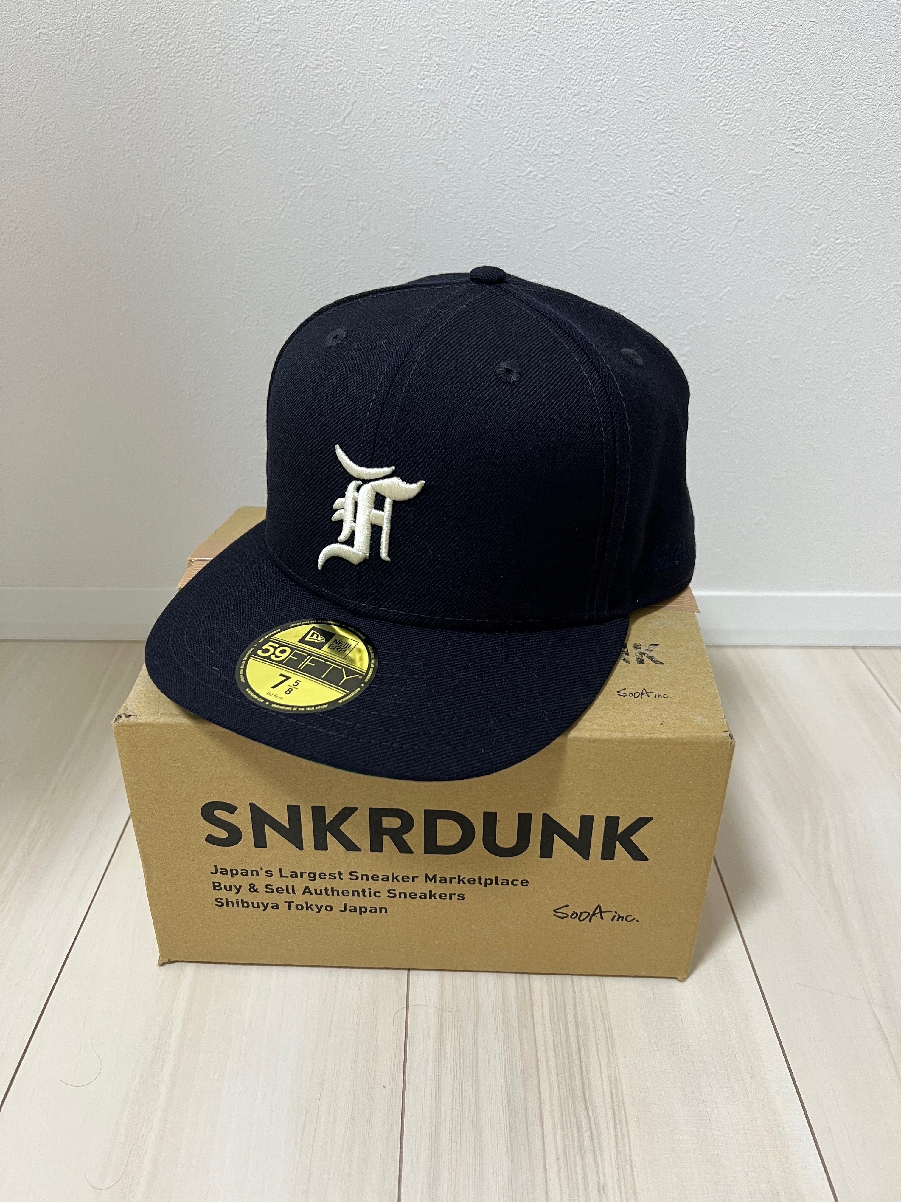 FEAR OF GOD ESSENTIALS New Era Fitted Cap (FW20) "Navy"