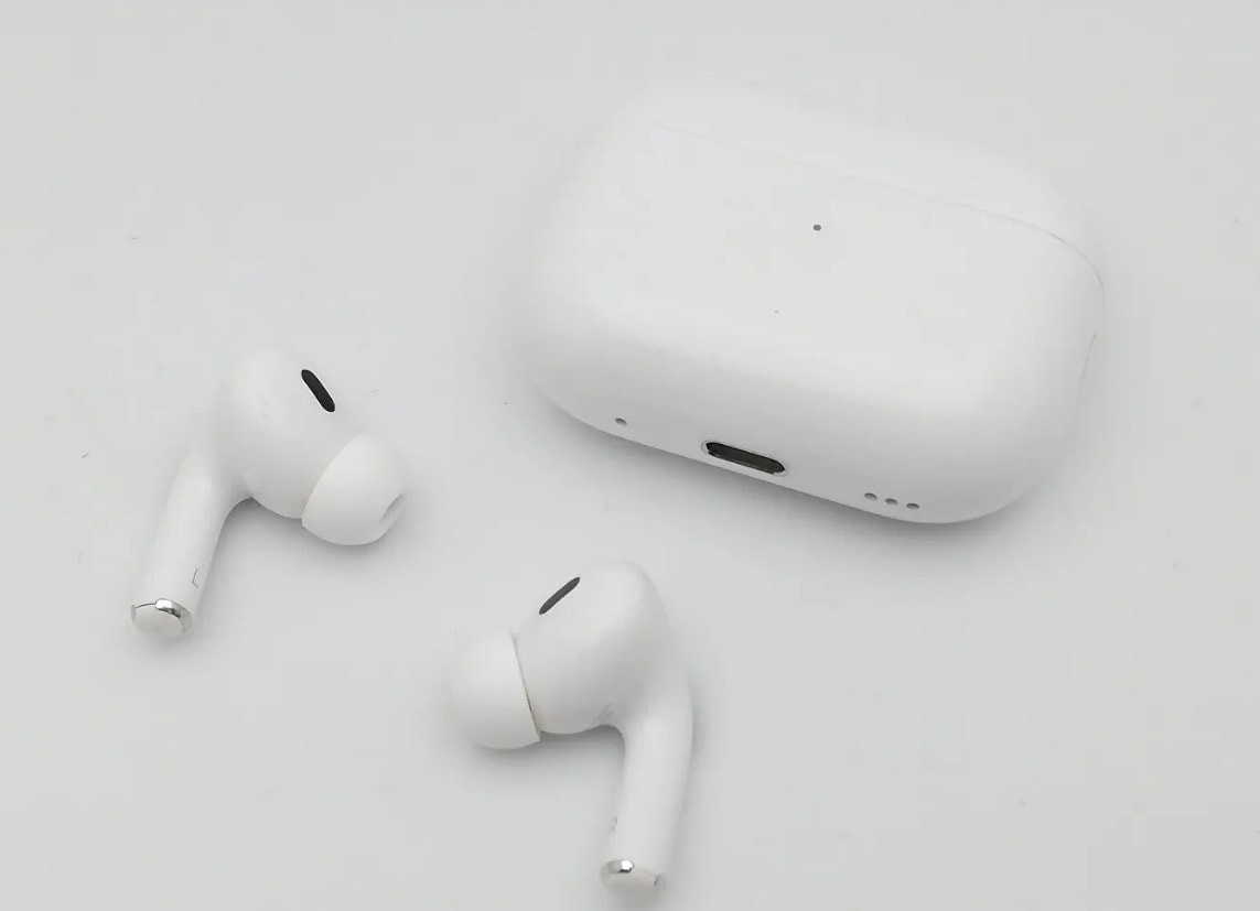 Apple AirPods Pro (2nd Generation) with MagSafe Charging Case (USB-C)
