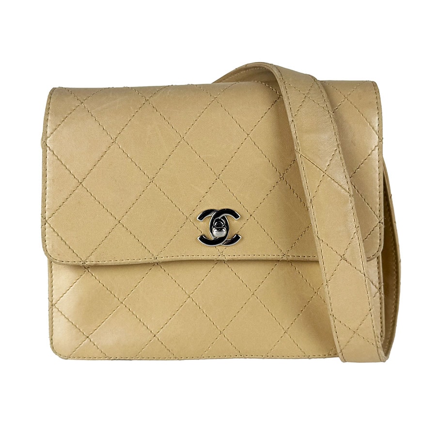 シャネル CHANEL ショルダーバッグ レザー ベージュ シルバー レディース【中古】 z10736