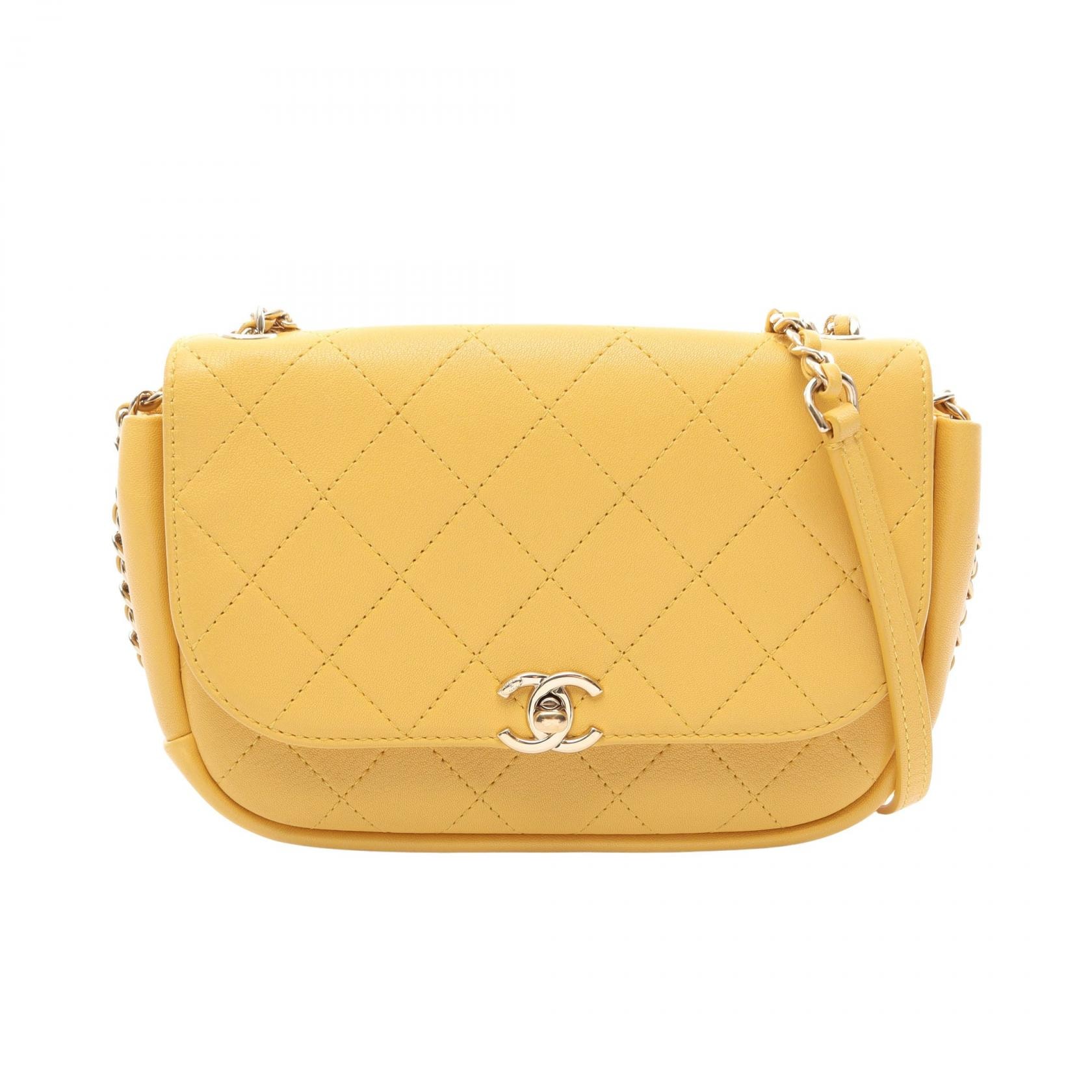 シャネル CHANEL マトラッセ ショルダーバッグ バッグ レザー レディース イエロー系 【中古】
