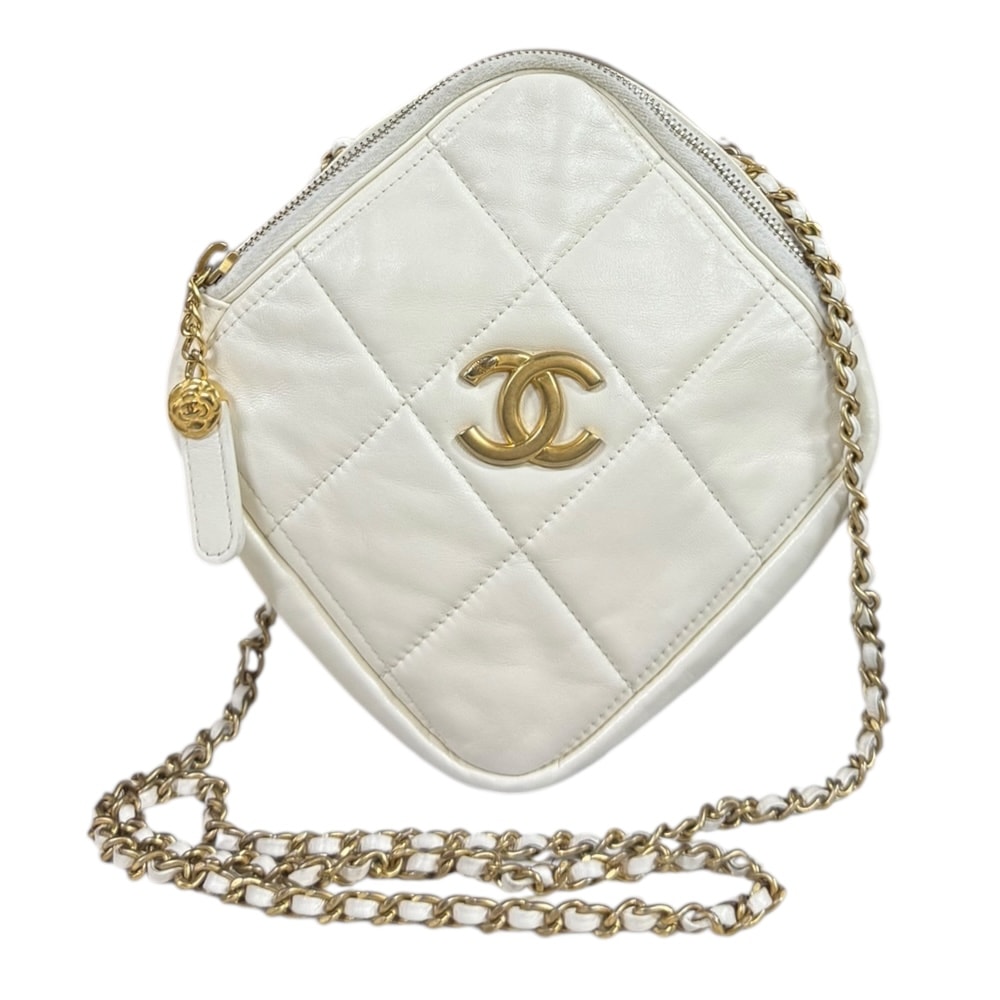 シャネル マトラッセ ショルダーバッグ ラムスキン ホワイト レディース CHANEL 中古