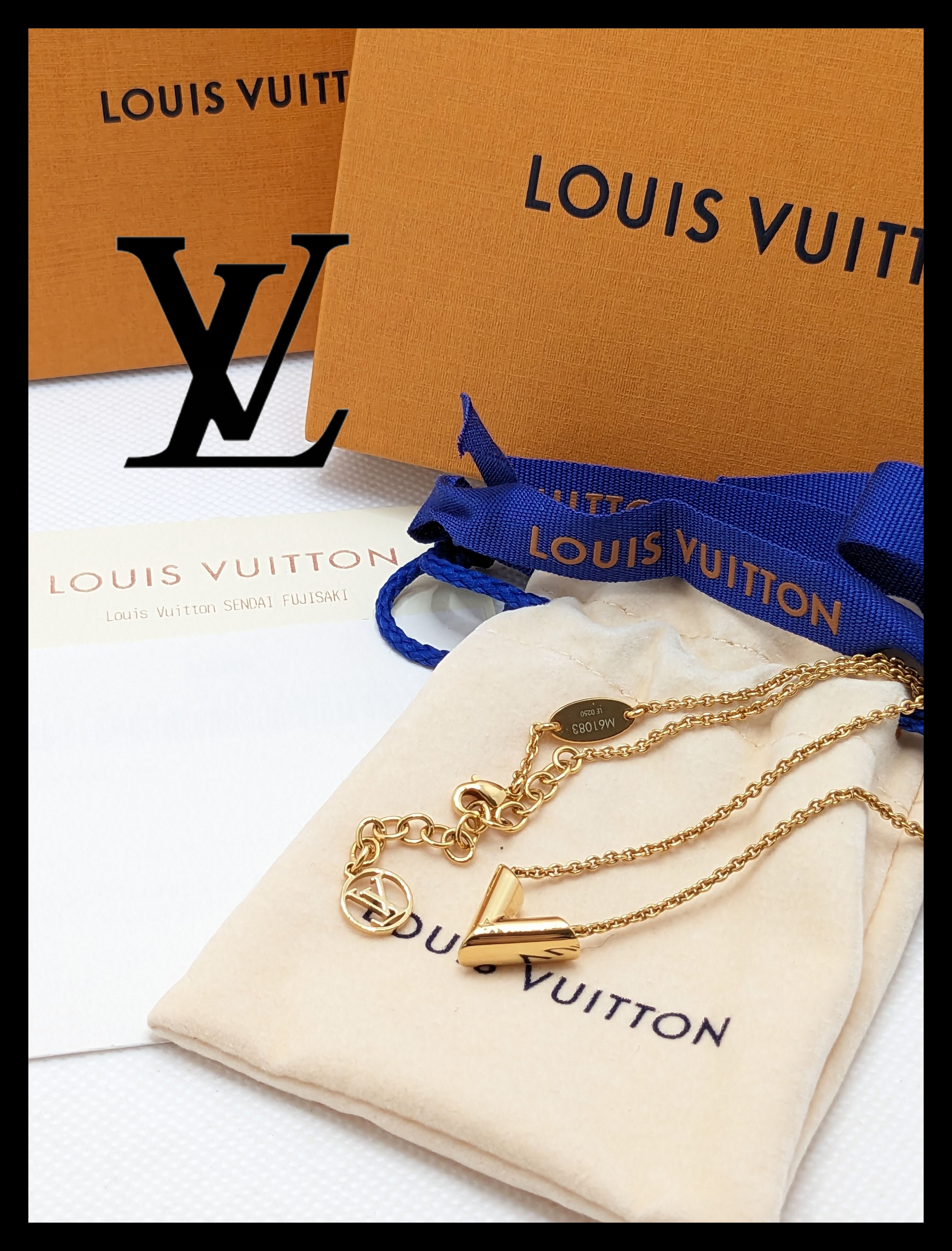 Louis Vuitton Essential V Necklace "Gold"