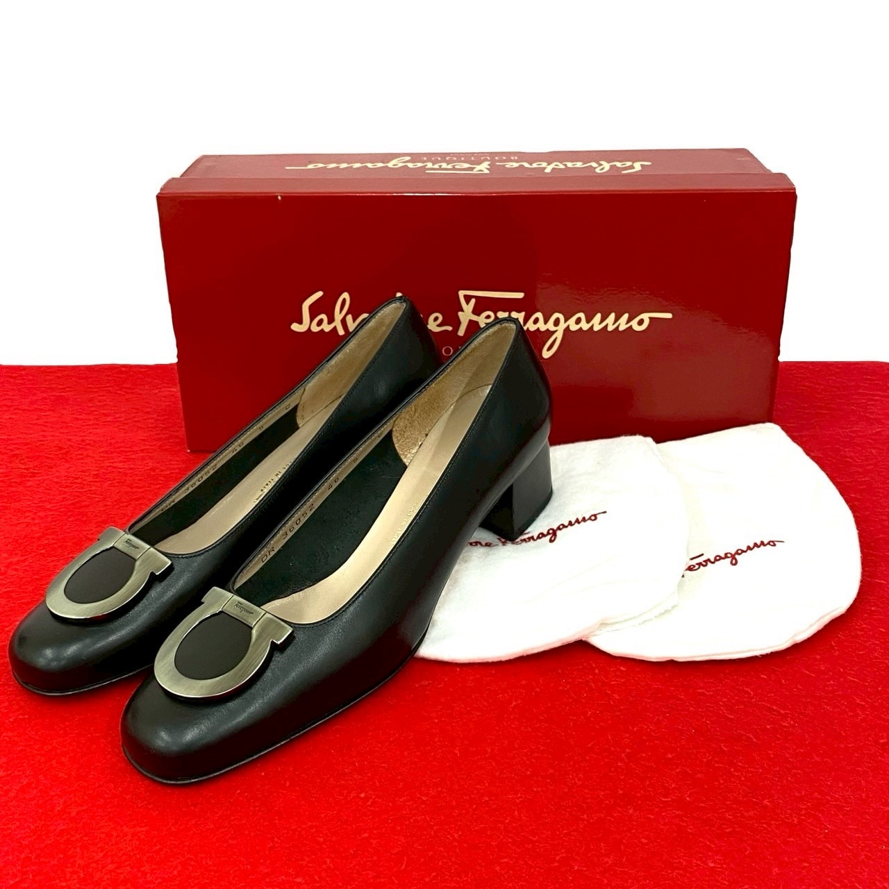 Salvatore Ferragamo サルヴァトーレフェラガモ ガンチーニ ロゴ 金具 カーフ レザー パンプス ブラック
 04223