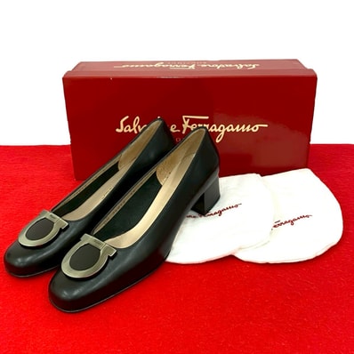 Salvatore Ferragamo サルヴァトーレフェラガモ ガンチーニ ロゴ 金具 カーフ レザー パンプス ブラック
04223