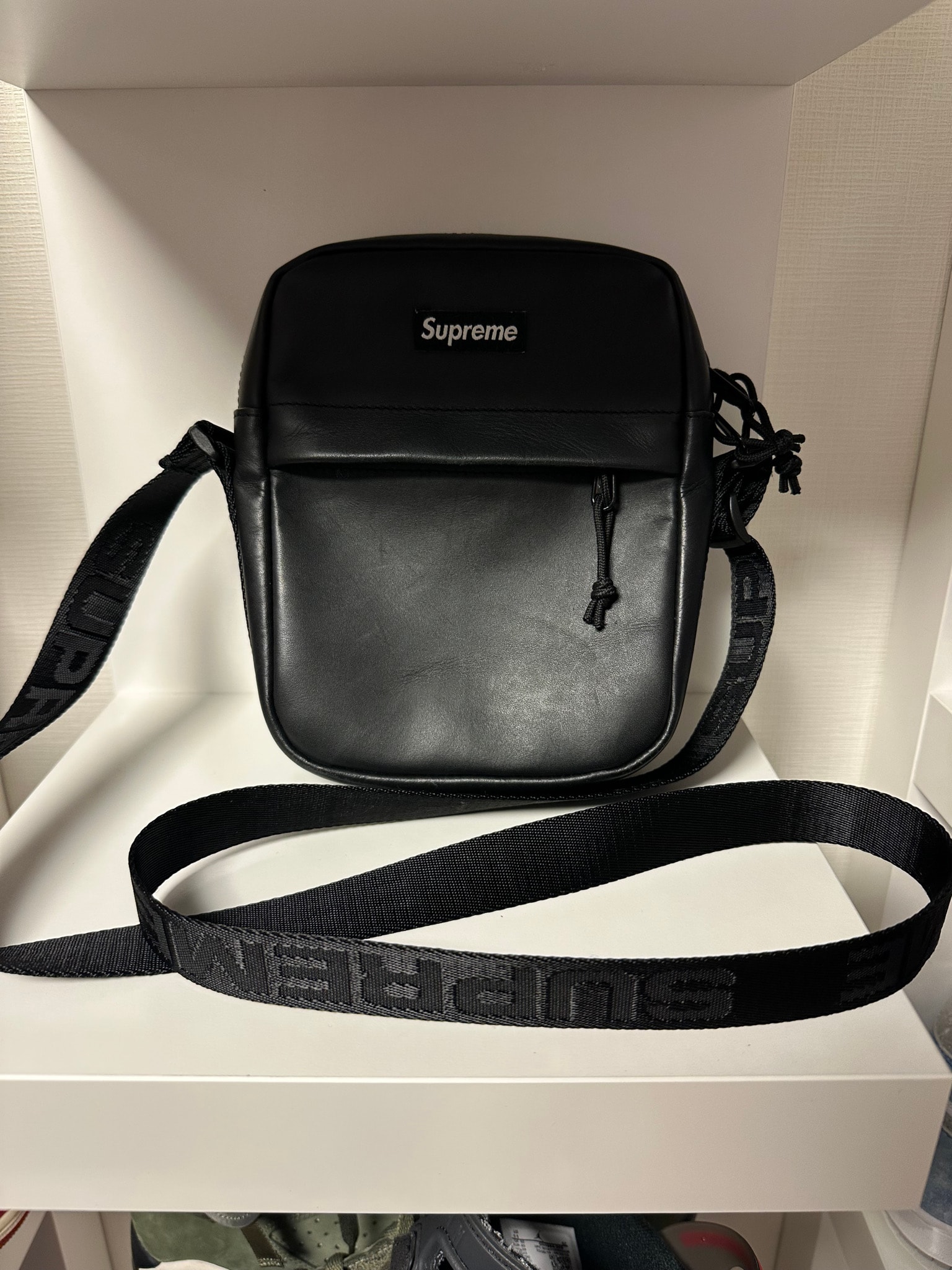 Supreme Leather Shoulder Bag "Black" (23FW)
