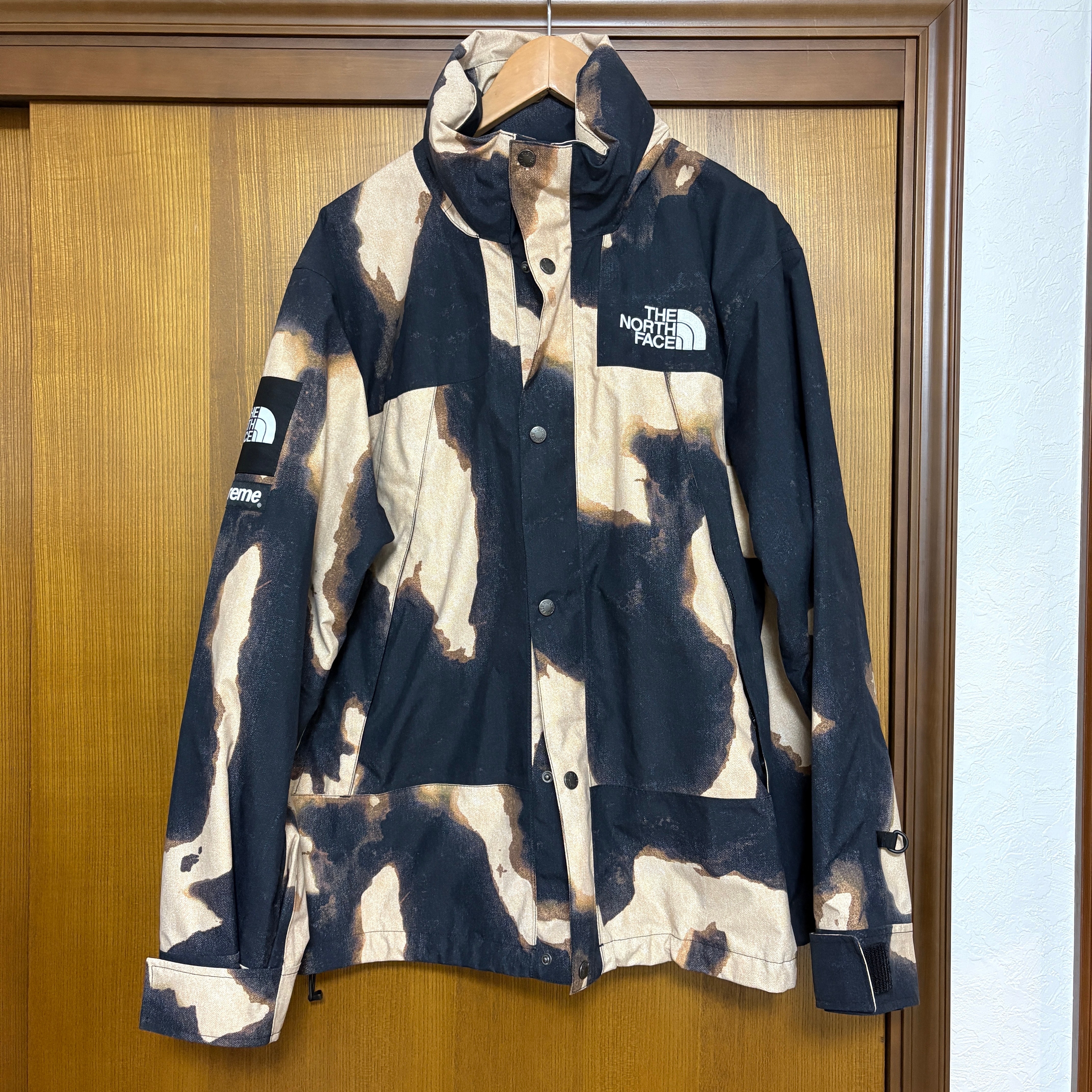 Supreme x The North Face Bleached Denim Print Mountain Jacket "Black"