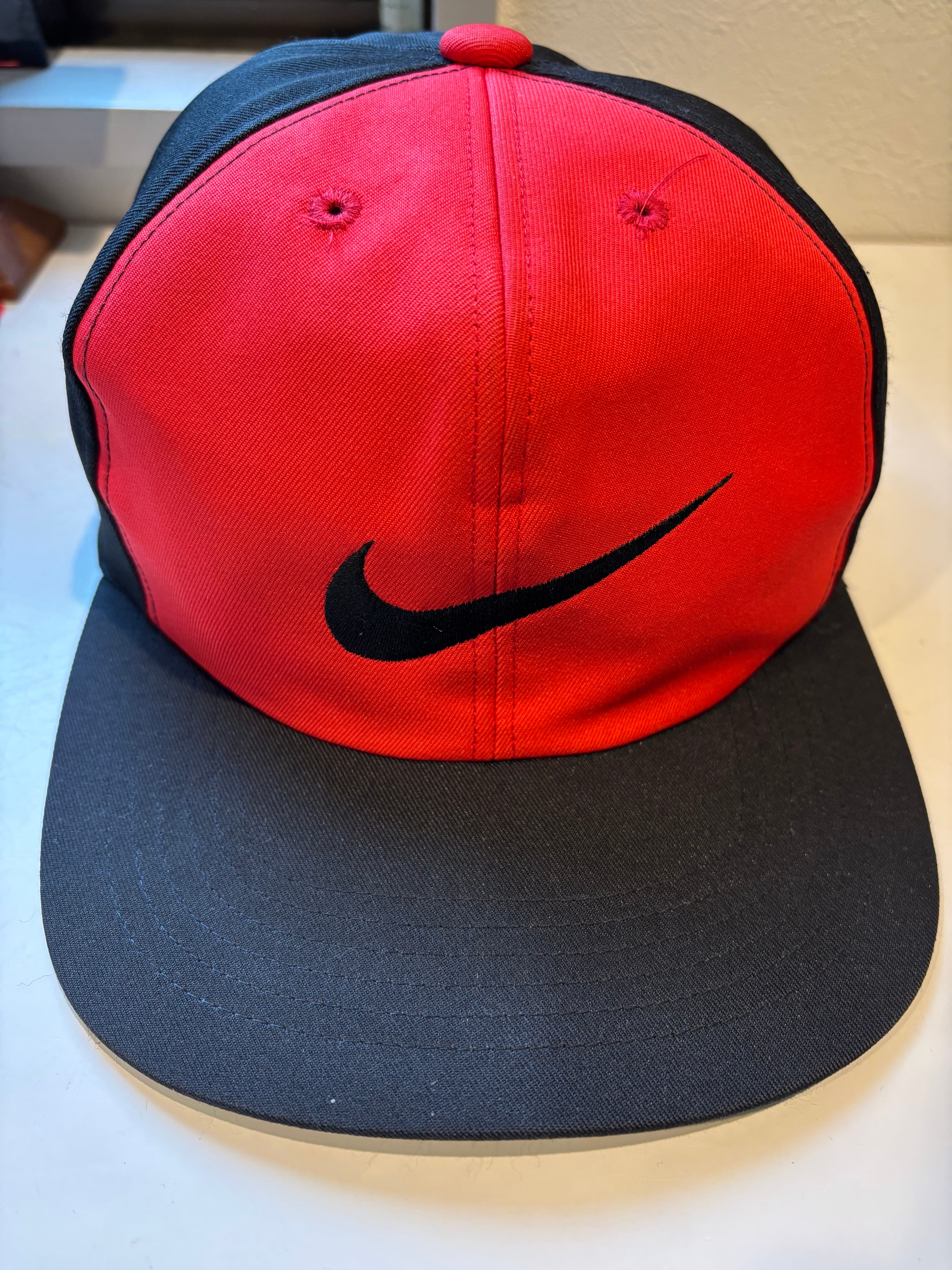 Nike 90s 赤黒 キャップ ロゴ刺繍 銀タグ made in japan