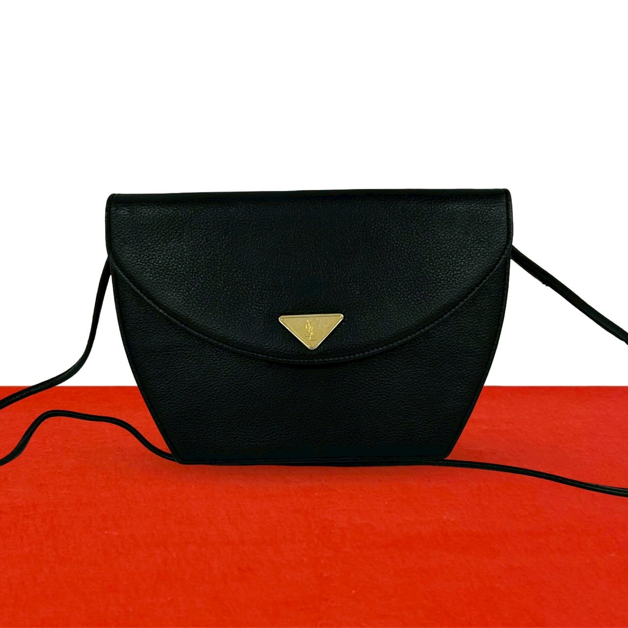 YVES SAINT LAURENT イヴ・サンローラン YSL ロゴ 金具 レザー ショルダーバッグ ブラック
 93339