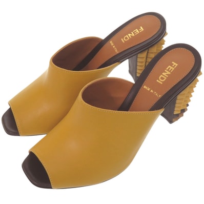 フェンディ ピラミッドスタッズヒールサンダル レザー イエ