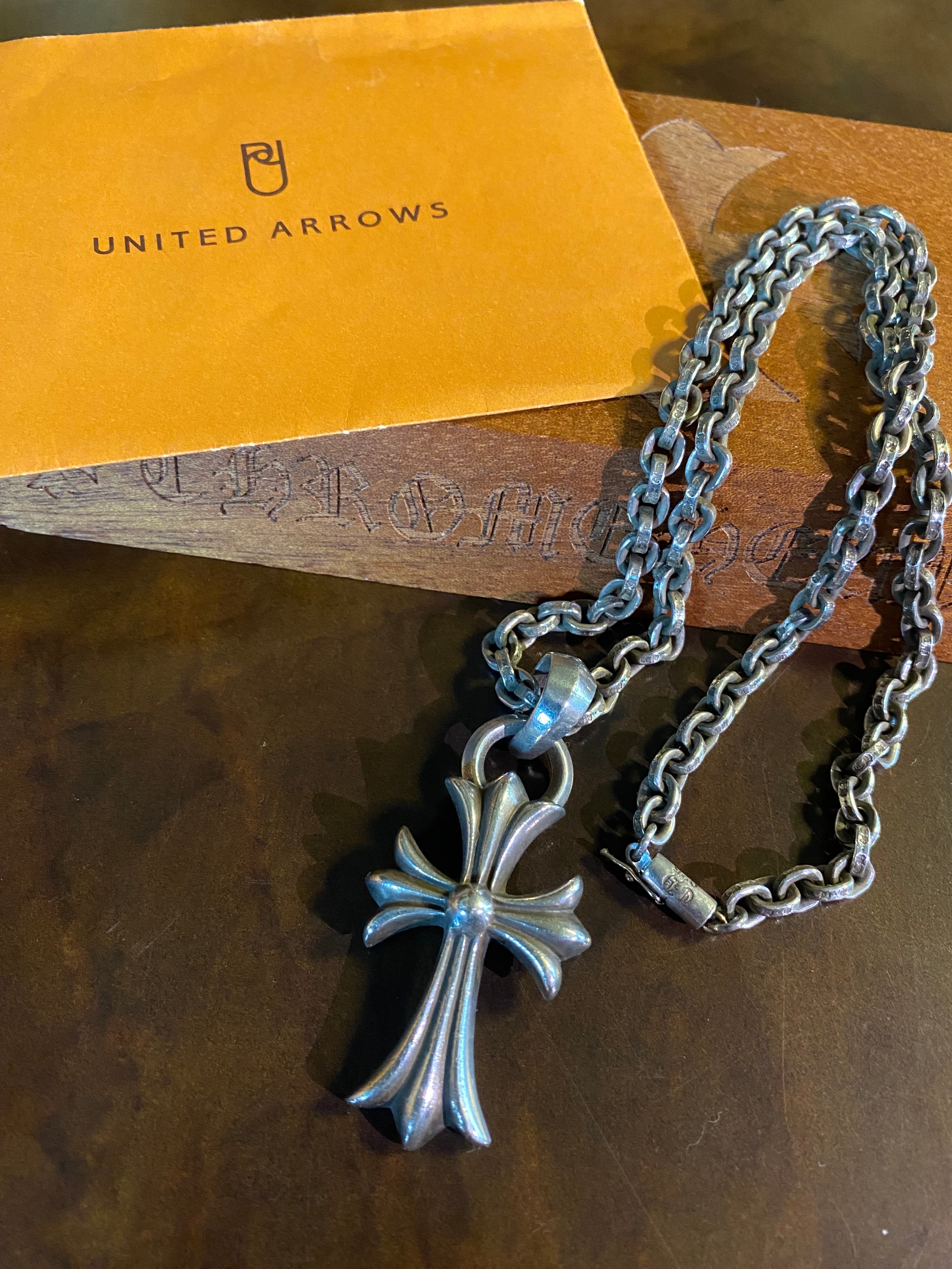 クロムハーツ CH クロス ペンダント スモール / プレーンベイル "シルバー"