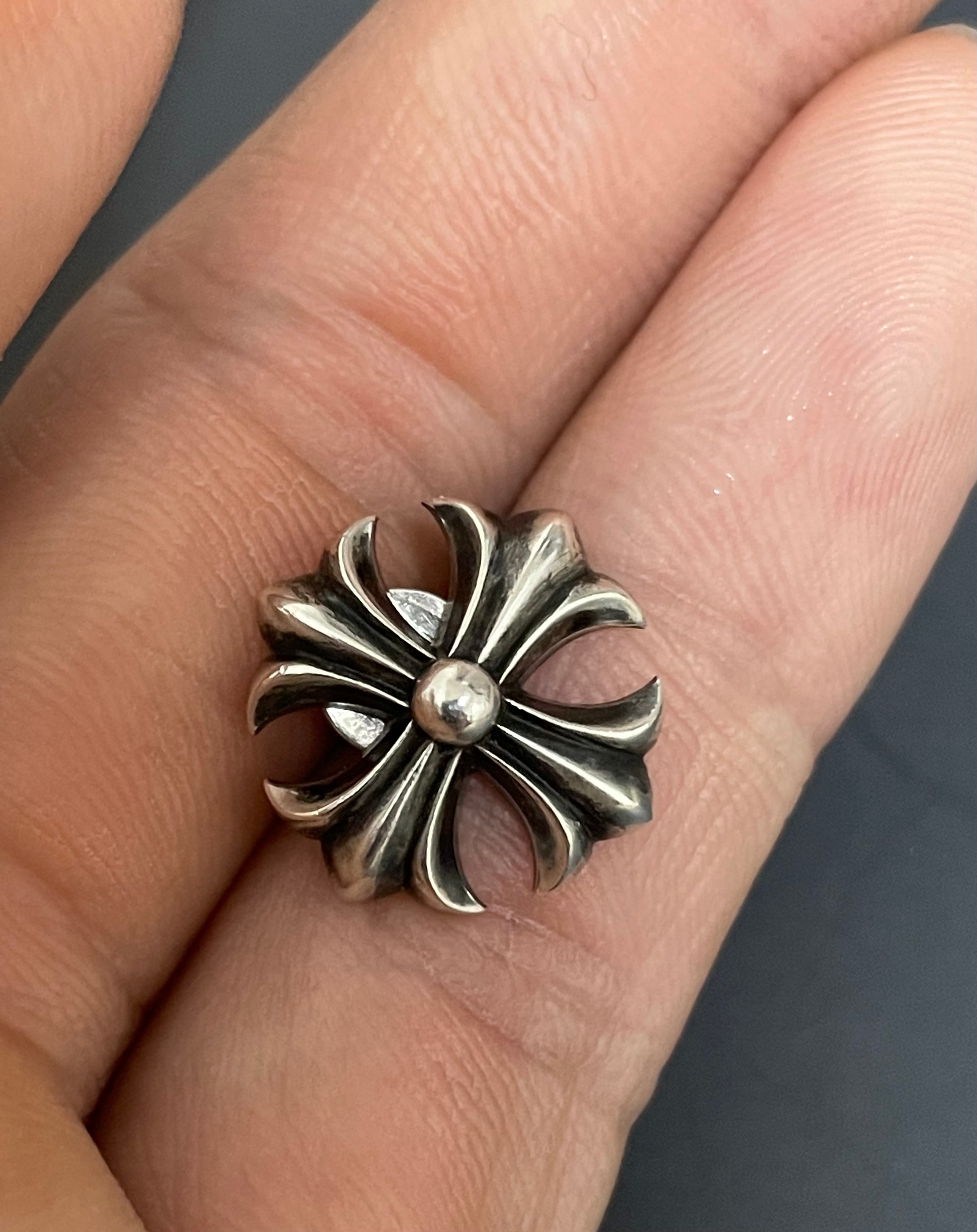 クロムハーツ ラージ CHプラス スタッド "シルバー"