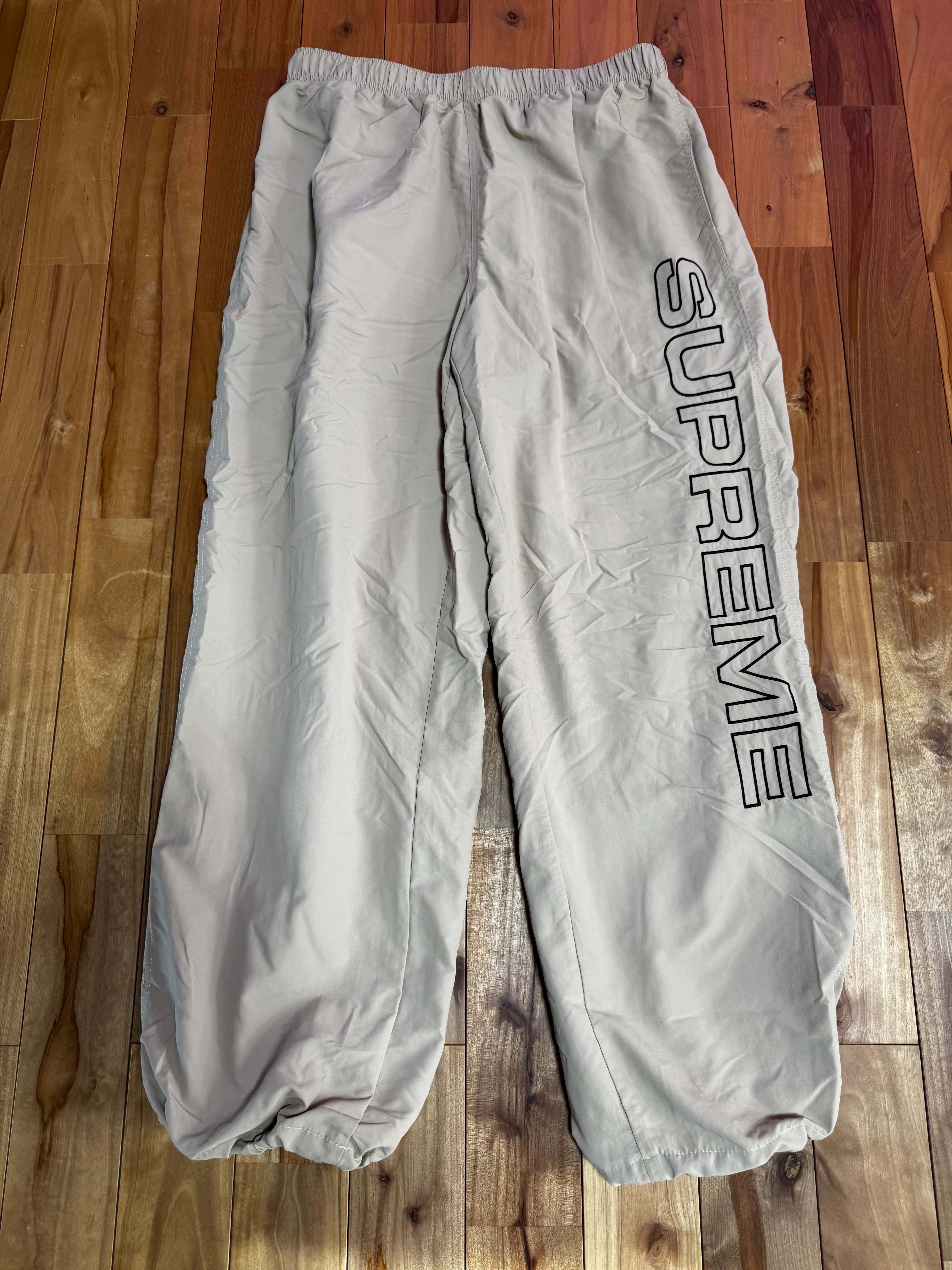 Spellout Embroidered Track PantCOLOR/STYLE：Sand L