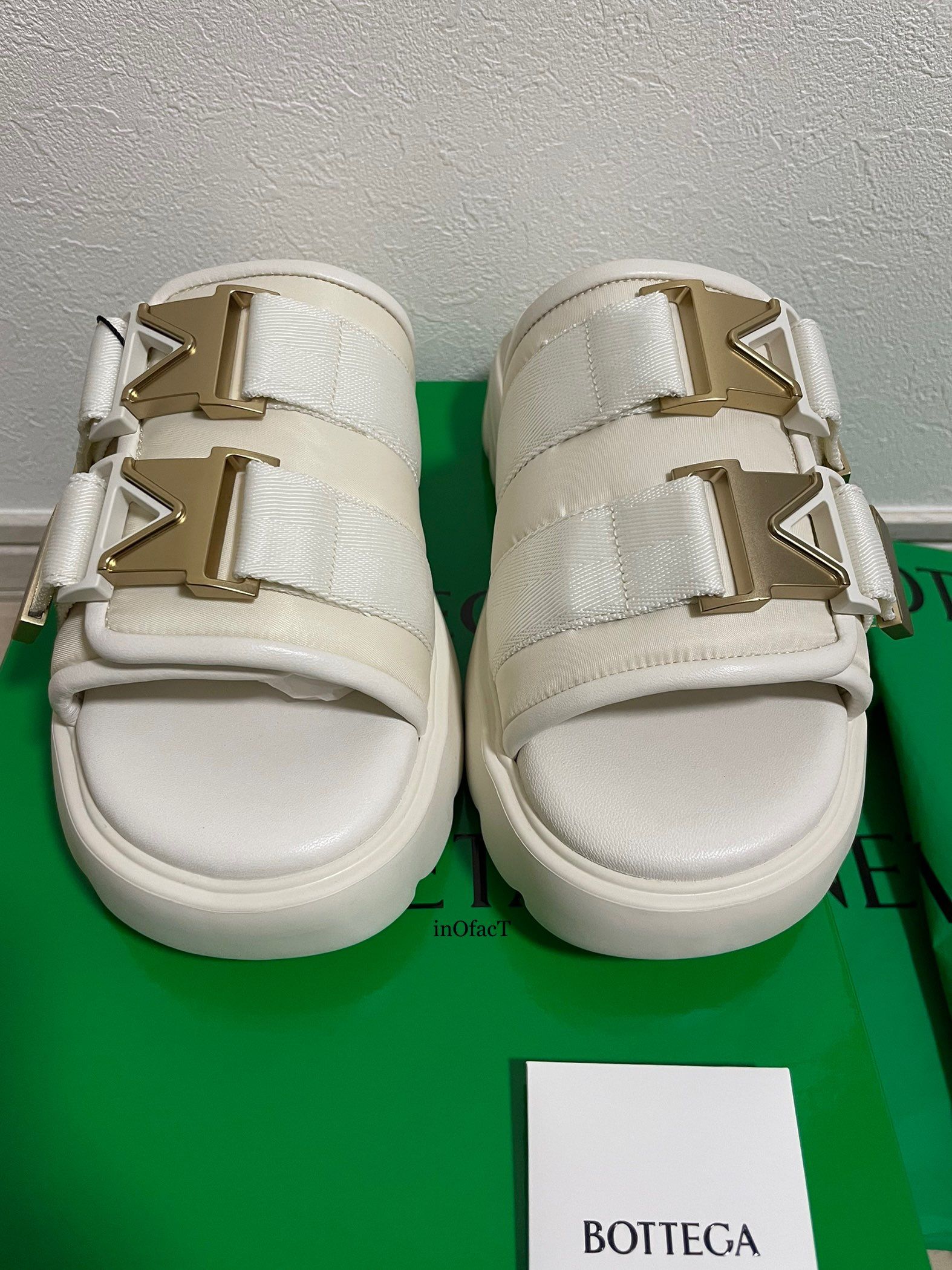 さいませ Bottega フラッシュ サンダル グラスの通販 by イシイ 's ...
