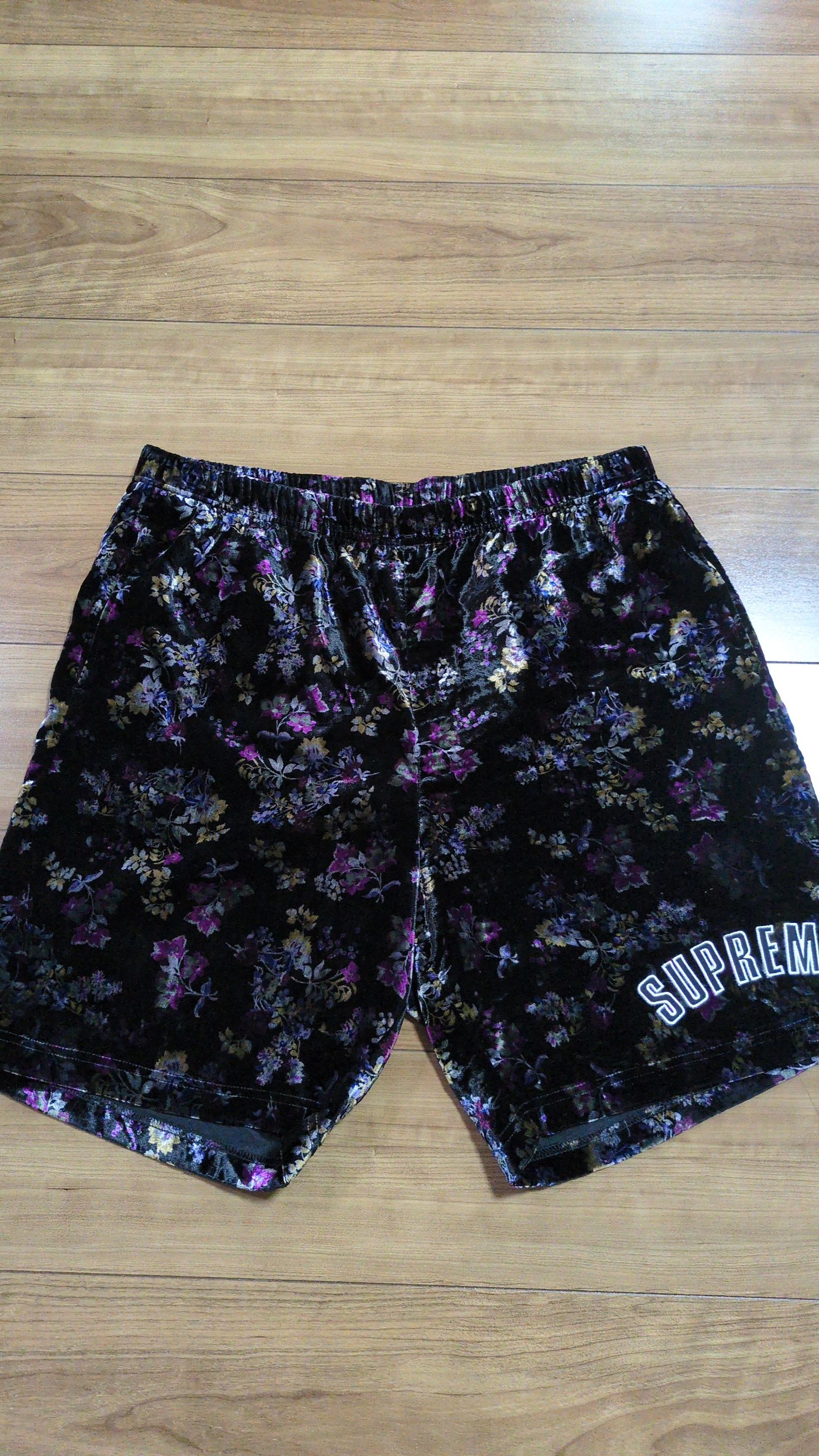 Supreme Floral Velour Short "Black"