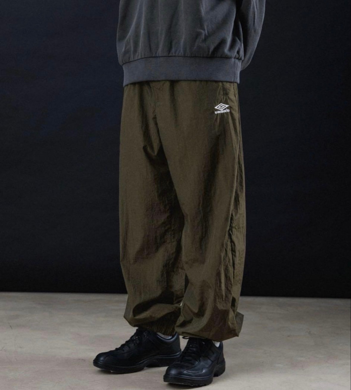 UMBRO x BELPER x M TO R 24AW Track Pants "Khaki"