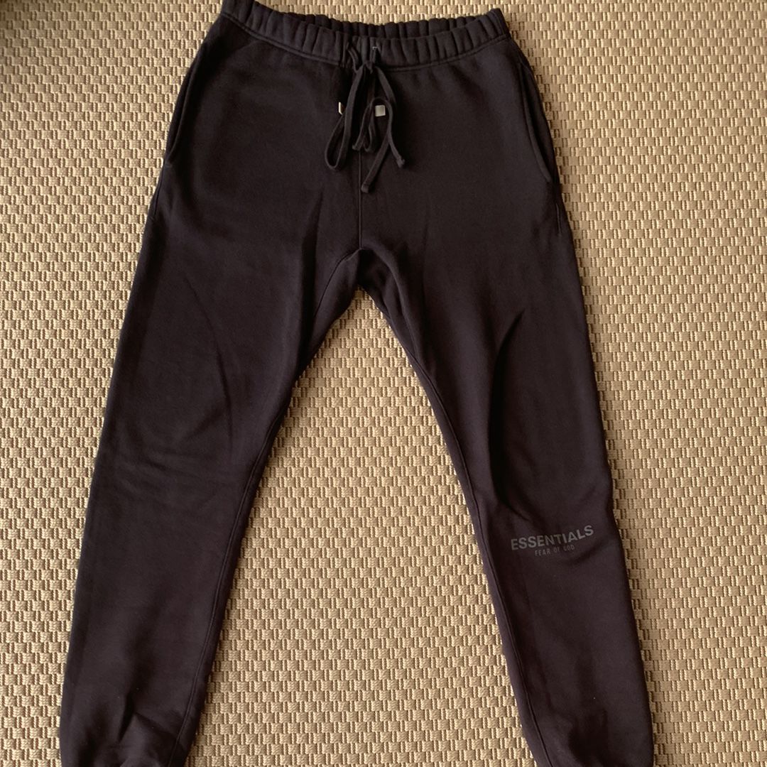 essentials スウェットパンツ