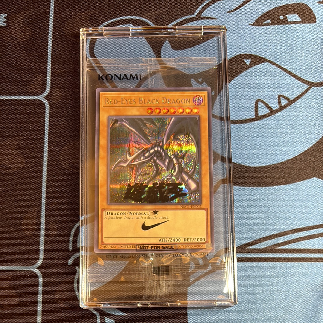 真紅眼の黒竜 SE [NKC1-EN002](遊戯王 x ナイキ エアーマックス 95 QS エアーマッスル House of Duel - 童実野町決闘遊戯館 限定プロモ) 