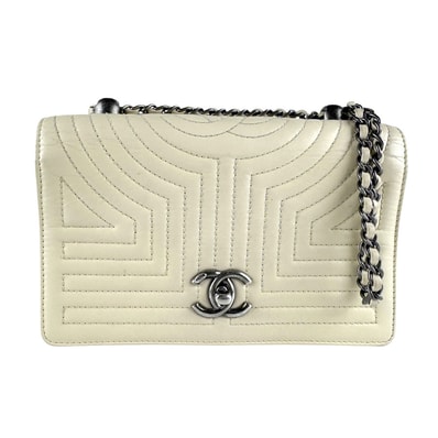 シャネル CHANEL ショルダーバッグ レザー アイボリー レディース【中古】 z8573