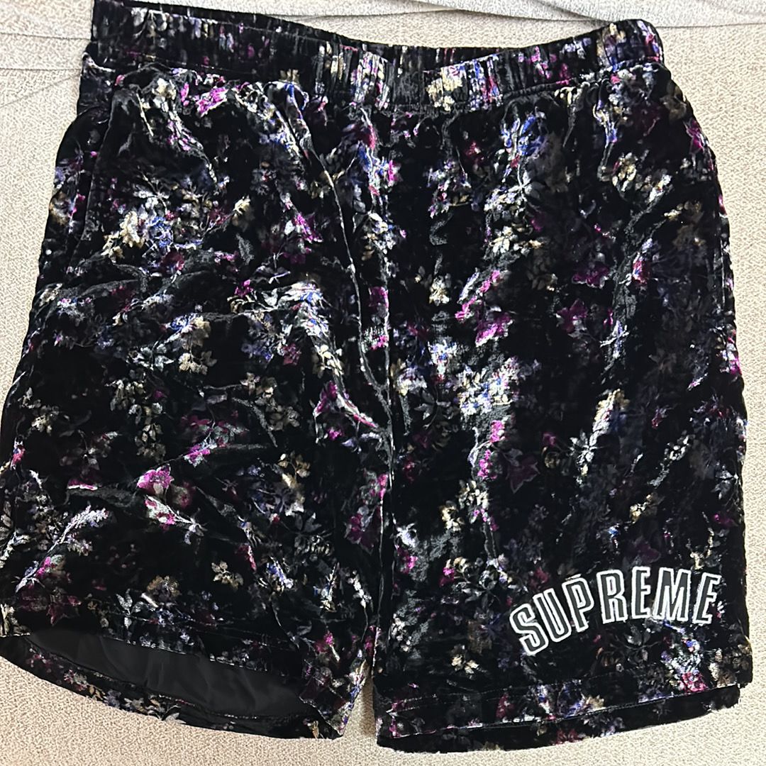Supreme Floral Velour Short "Black"