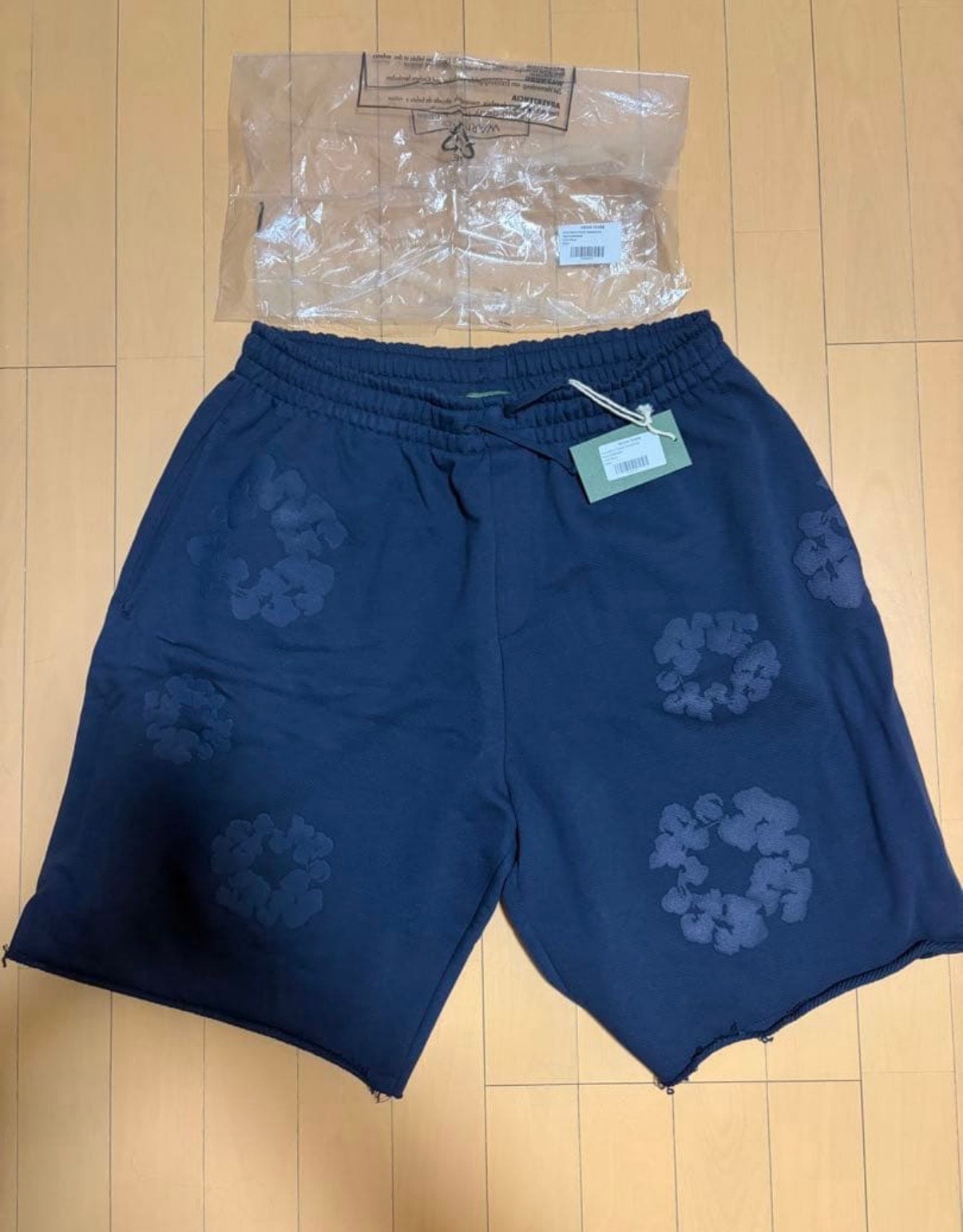 DENIM TEARS Mono Cotton Wreath Sweatshorts "Navy"