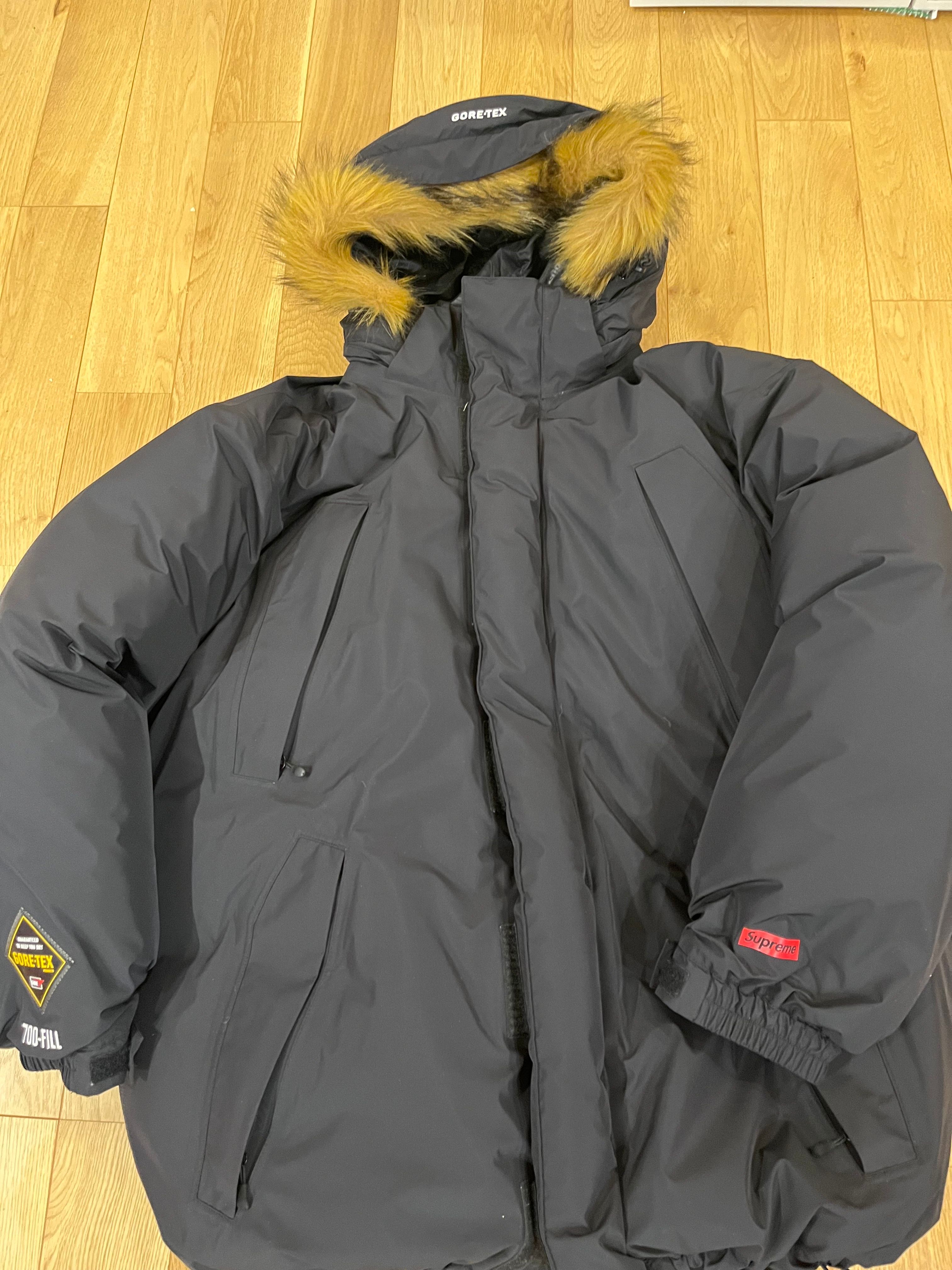 Supreme GORE-TEX 700-Fill Down Parka "Black"