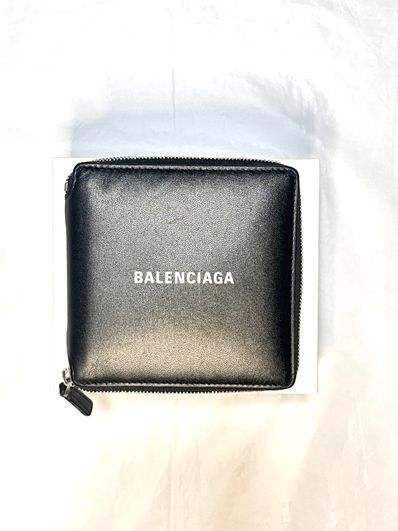 2つ折り財布/ラウンドファスナー