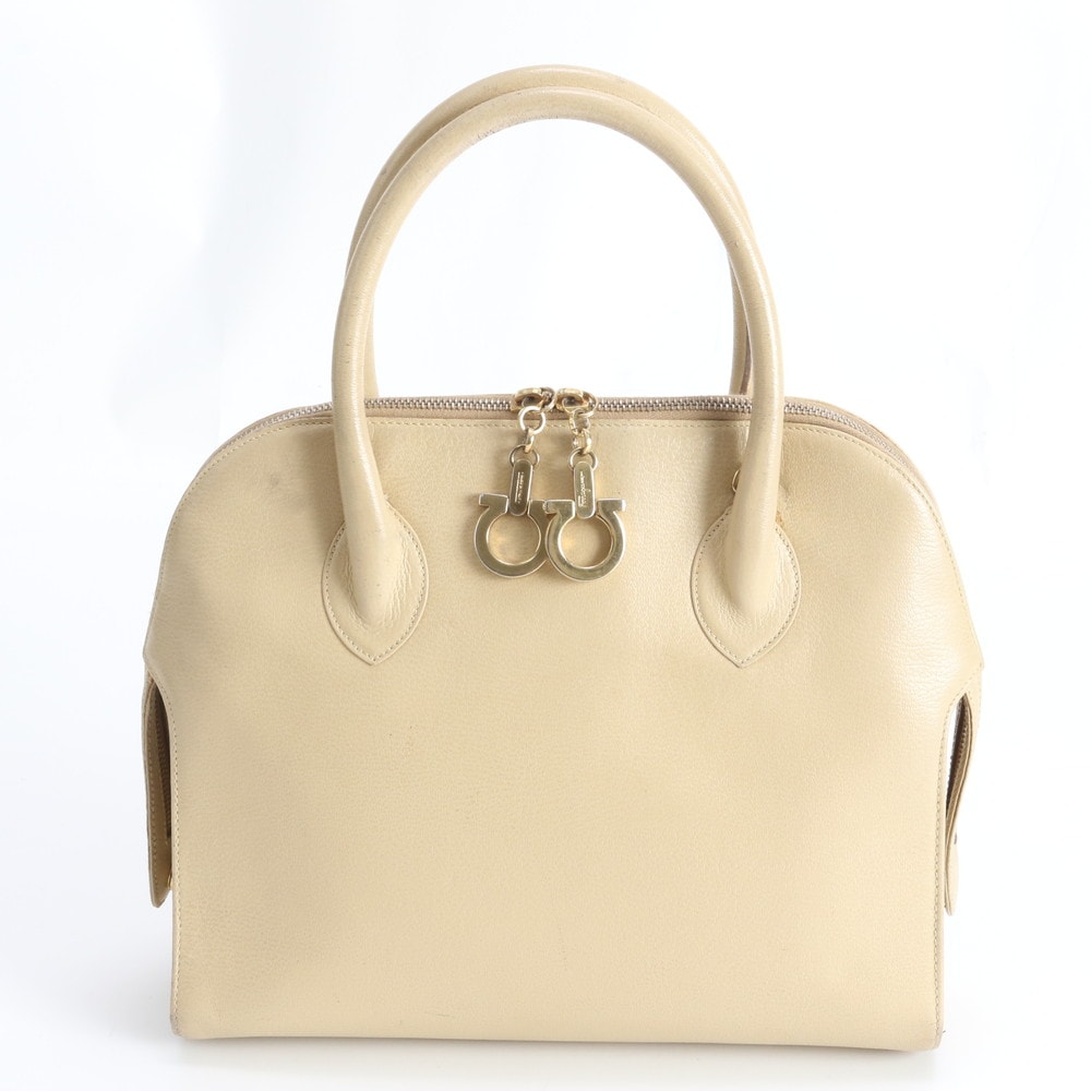 サルヴァトーレフェラガモ ガンチーニハンドバッグ レザー