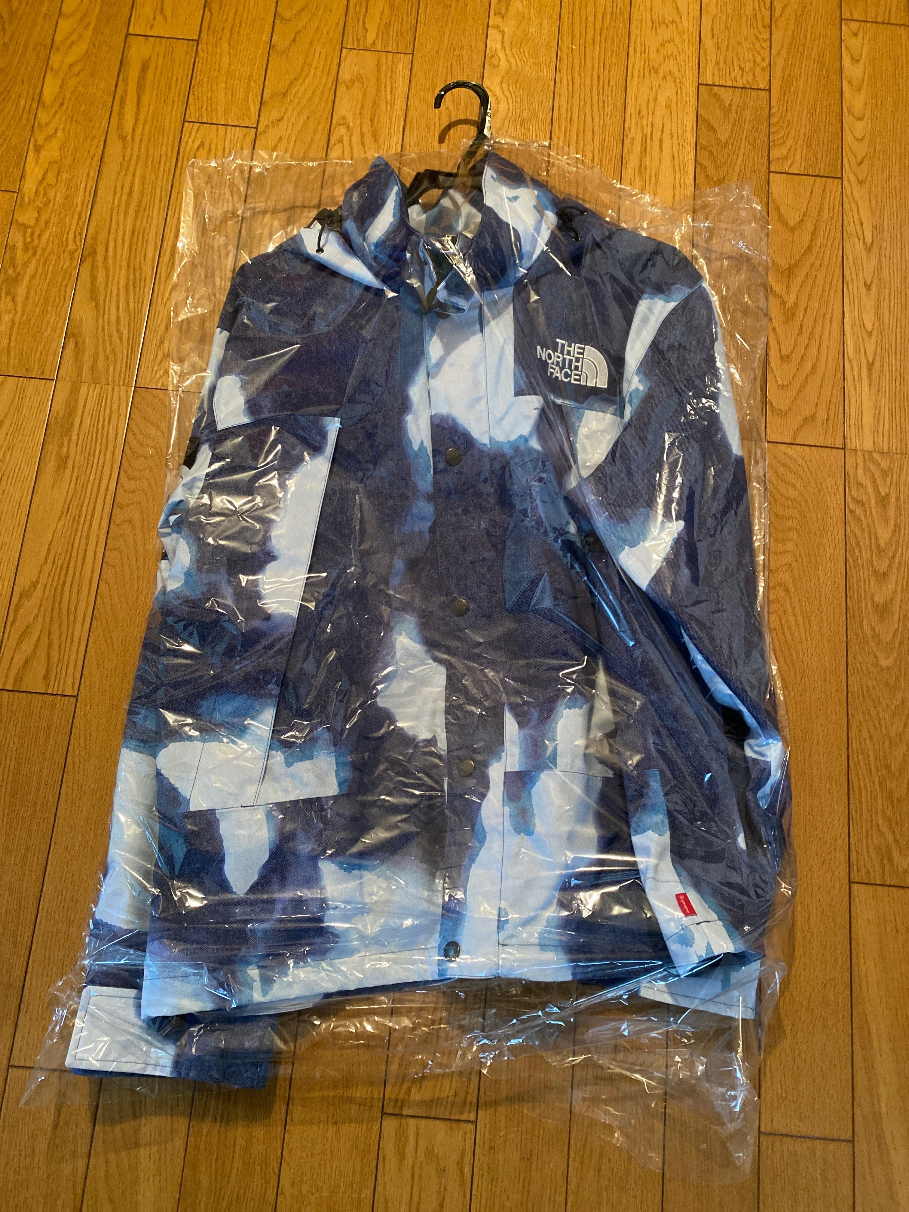 Supreme x The North Face Bleached Denim Print Mountain Jacket "Indigo"