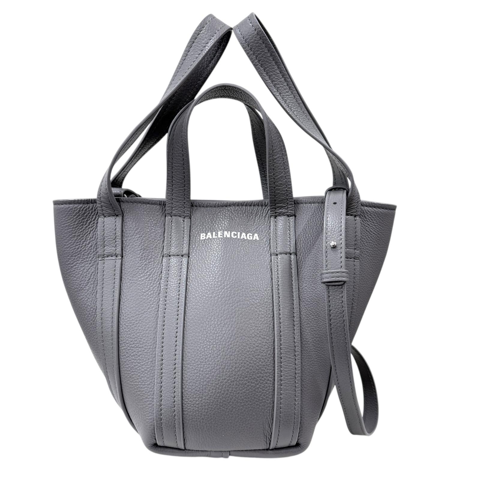バレンシアガ エブリデイ XS ノースサウス ショルダーバッグ レザー 672793 グレー レディース BALENCIAGA  中古