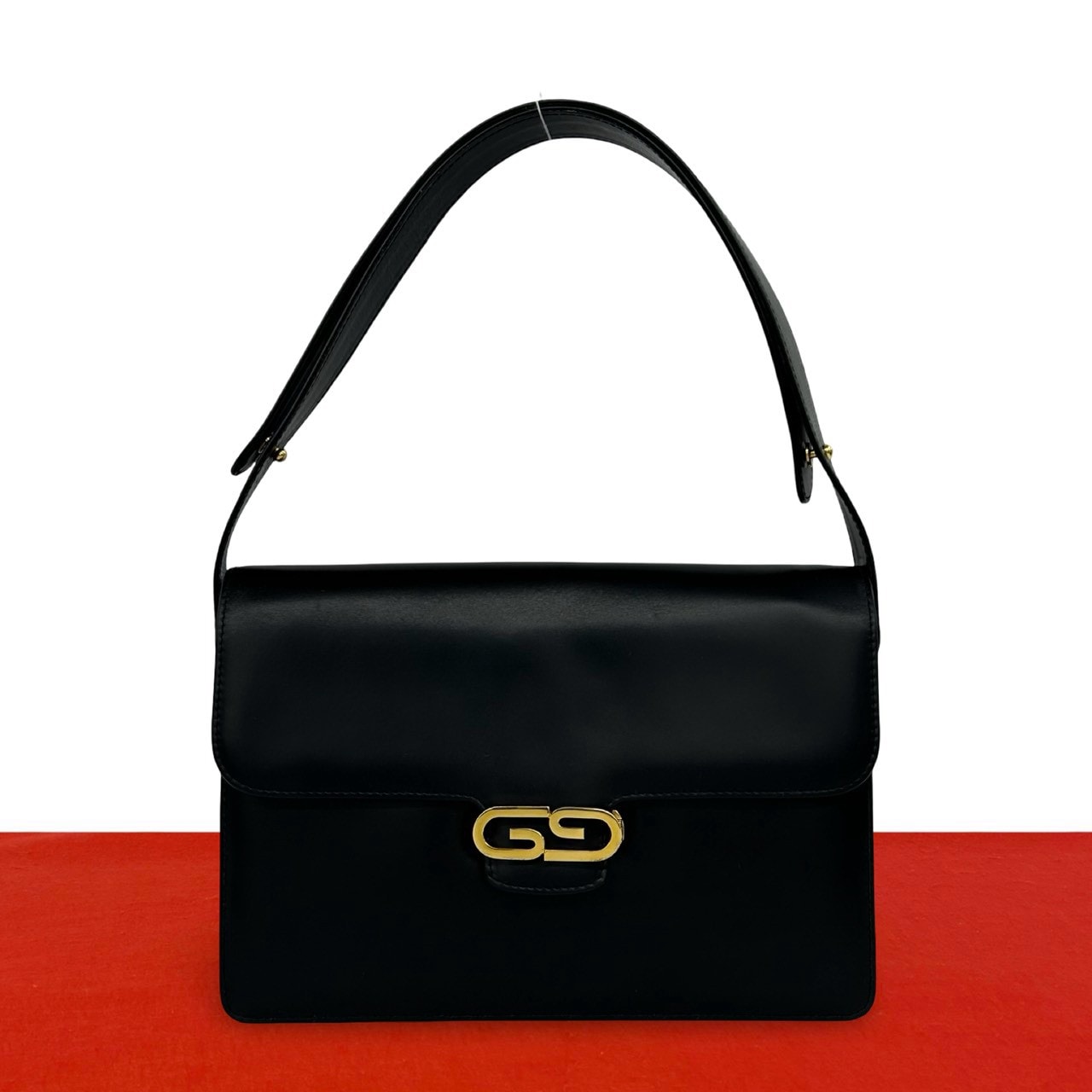 GUCCI グッチ GG ロゴ 金具 レザー ショルダーバッグ ブラック
31856