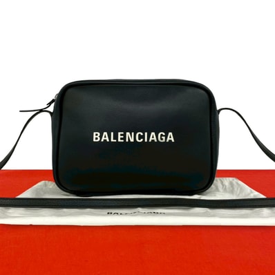 BALENCIAGA バレンシアガ エブリデイ カメラバッグ ロゴ レザー ショルダーバッグ ブラック
86243