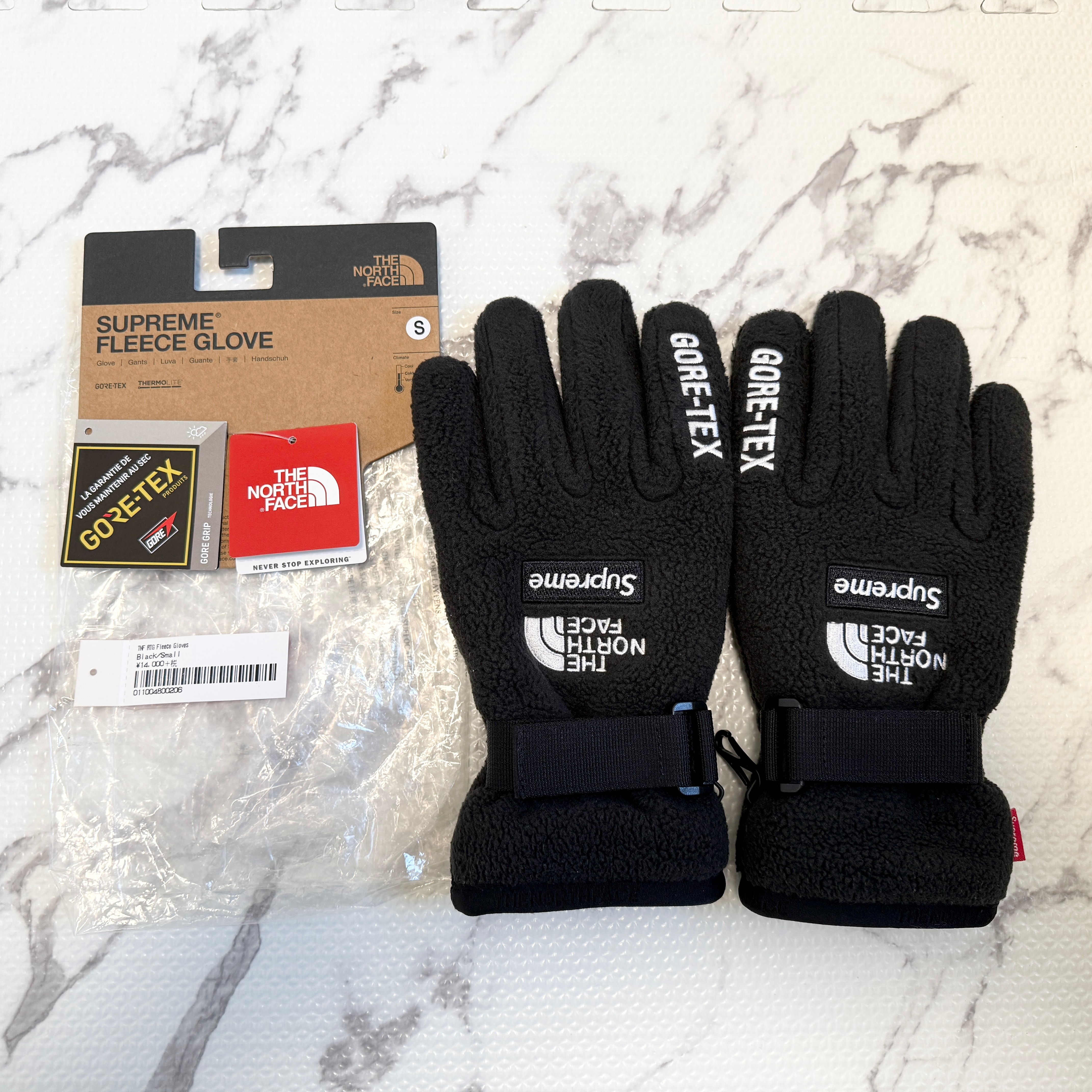 Supreme x The North Face RTG Fleece Gloves 