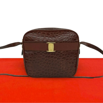 Salvatore Ferragamo サルヴァトーレフェラガモ ヴァラリボン 金具 レザー ショルダーバッグ ブラウン
76325