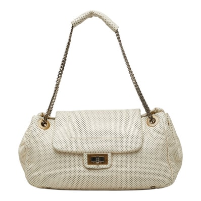 シャネル マトラッセ ココマーク 2.55 パンチング チェーン ショルダーバッグ オフホワイト レザー レディース CHANEL 【中古】