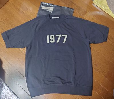 FEAR OF GOD ESSENTIALS 1977 SS RAGLAN CREWNECK "Iron"