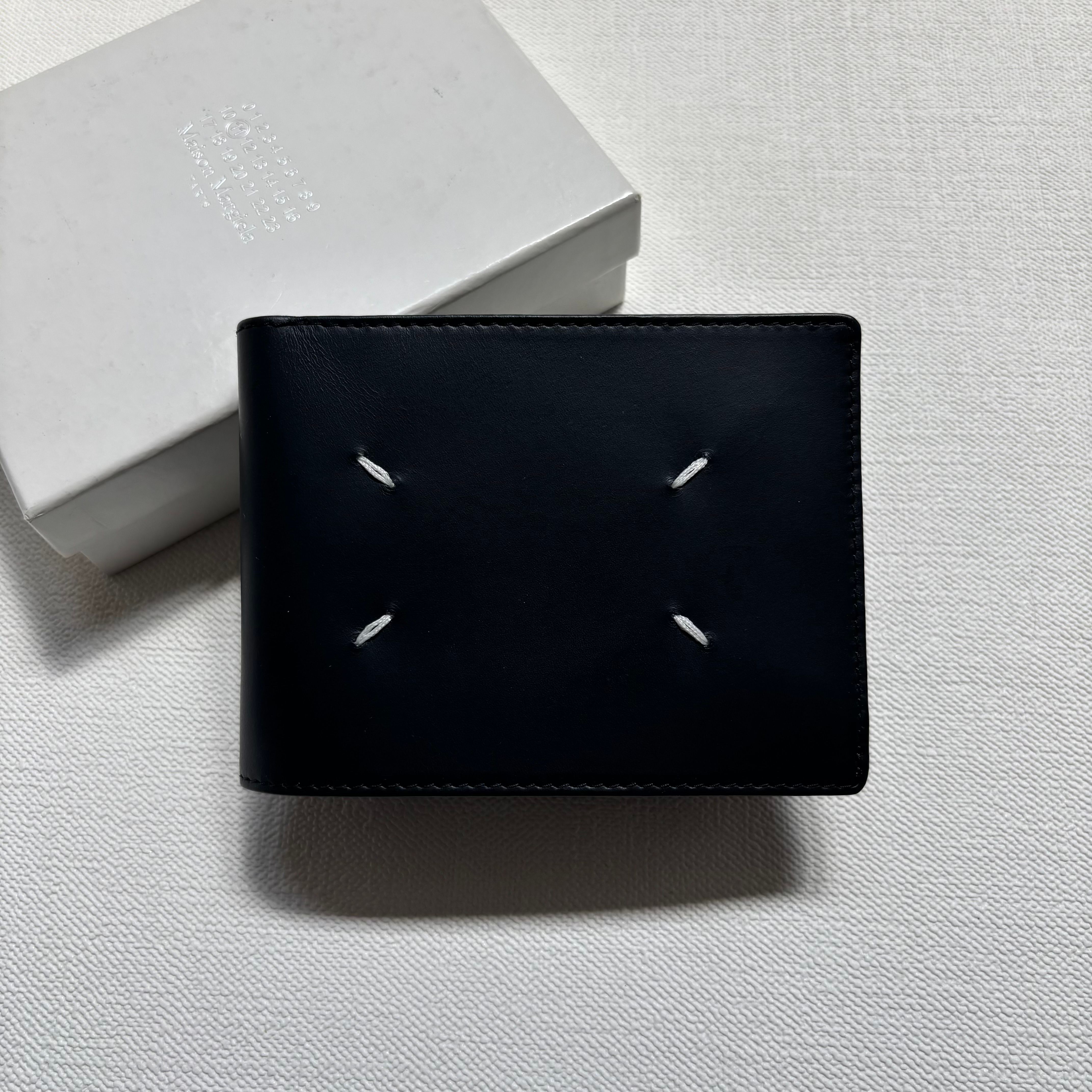 メゾンマルジェラ 二つ折り レザー ウォレット S35UI0436 財布