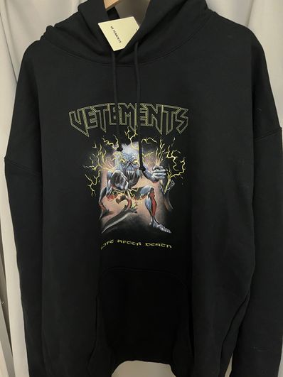 VETEMENTS Graphic Parker "Black"