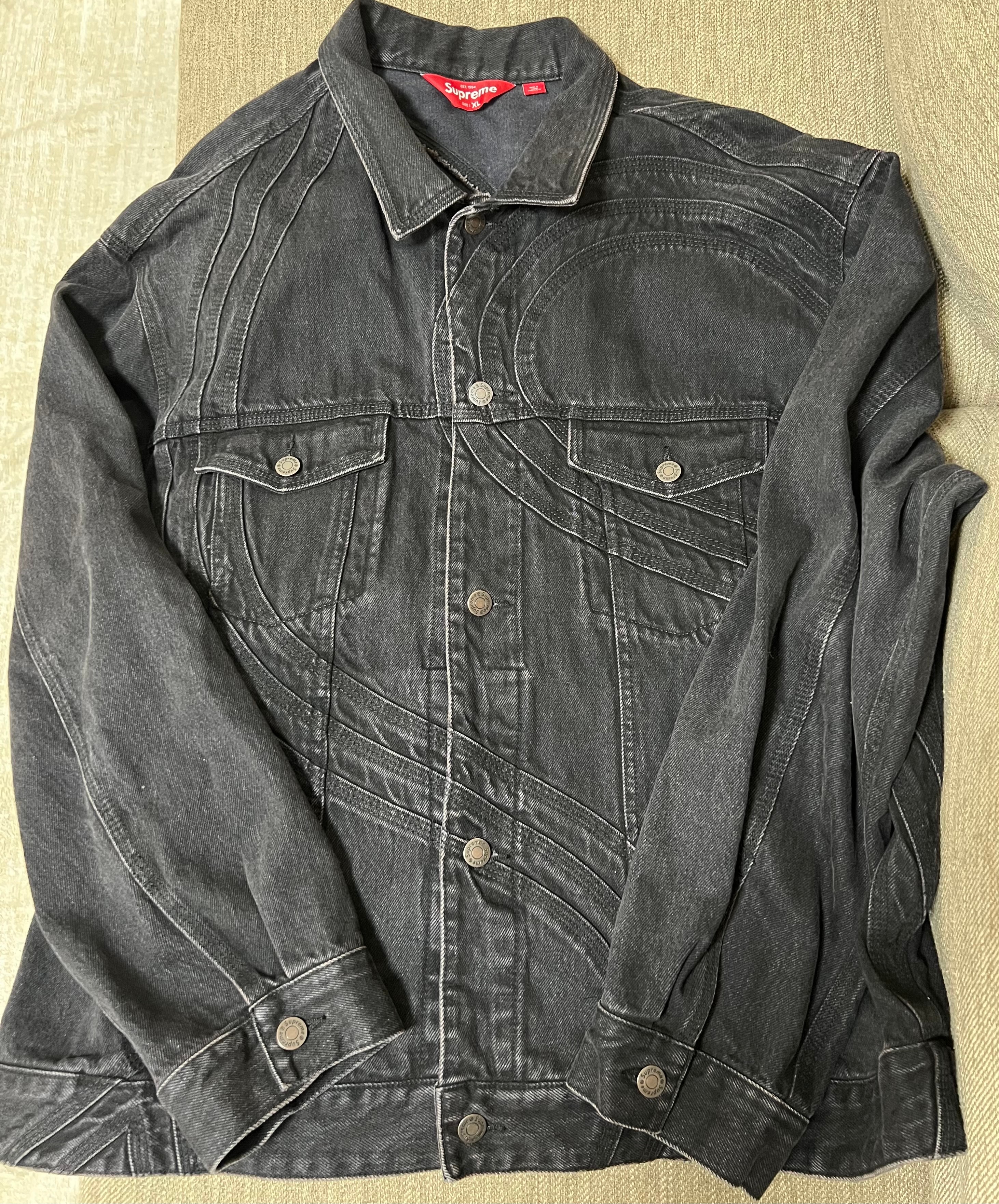 シュプリーム エス ロゴ デニム トラッカー ジャケット "ウォッシュド ブラック"