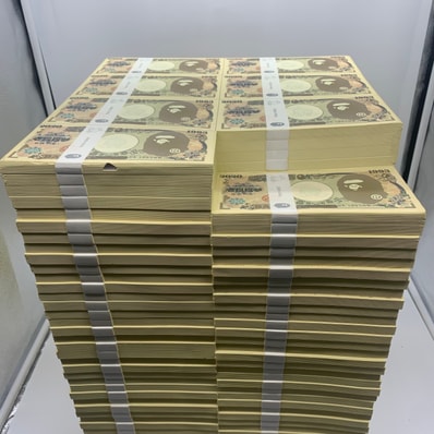 A BATHING APE x SAINT Mxxxxxx Banknotes Stool "White"