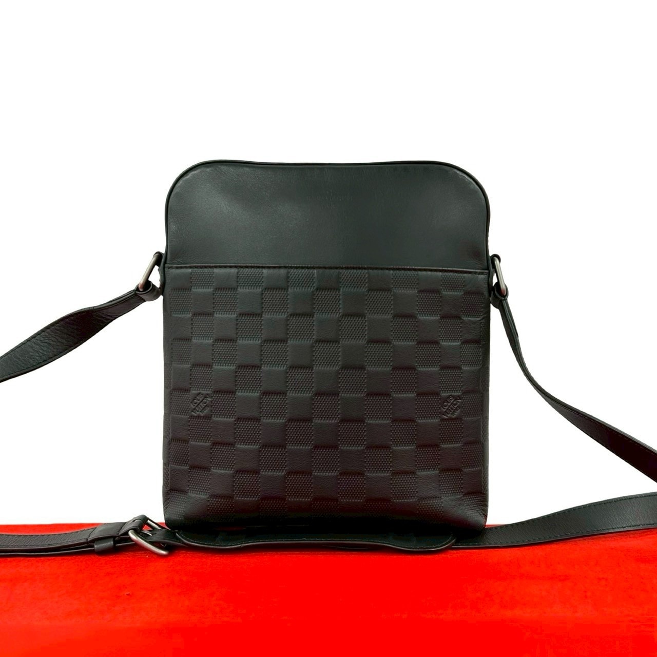 LOUIS VUITTON ルイヴィトン ディストリクト ダミエ アンフィニ レザー ショルダーバッグ ブラック
 18335