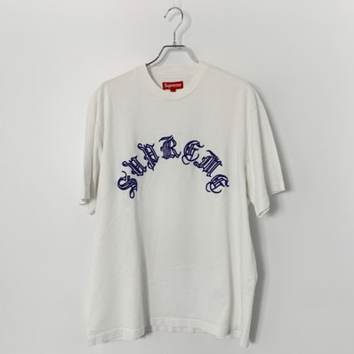 Supreme Old English S/S Top "White"