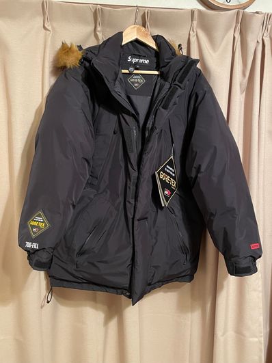 Supreme GORE-TEX 700-Fill Down Parka "Black"