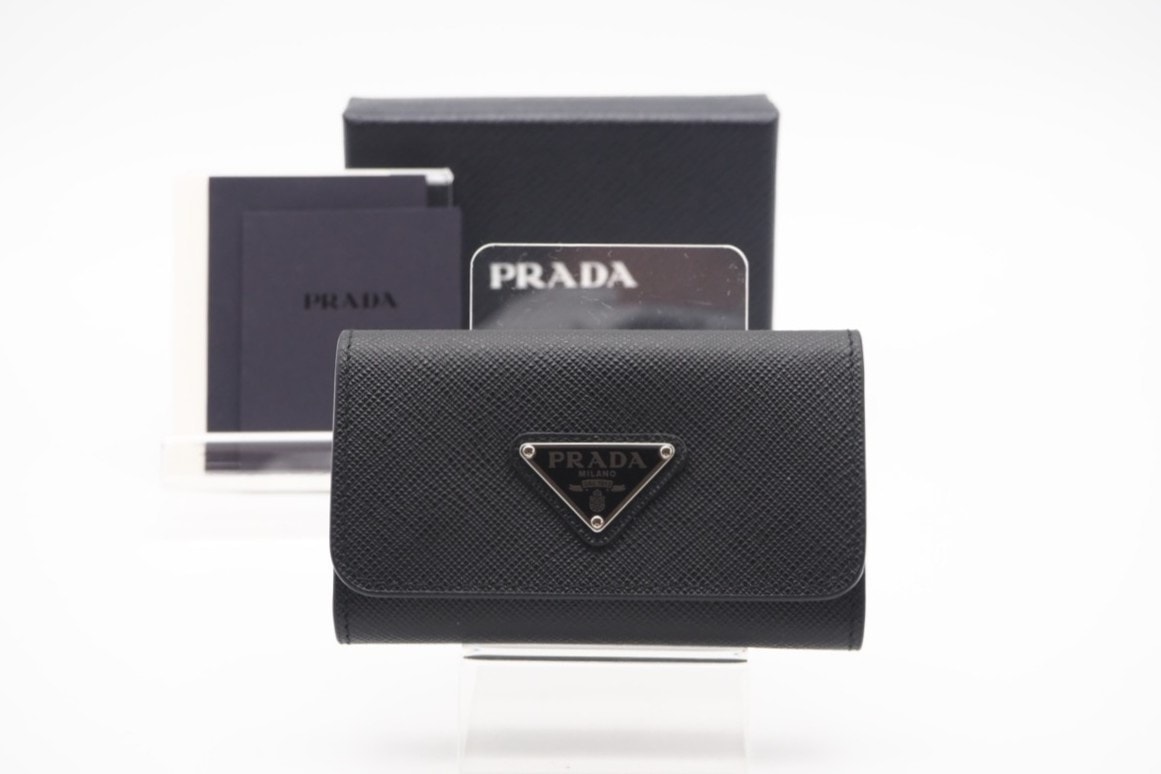 極美品 PRADA プラダ サフィアーノ トライアングル キーケース 1PG004 キーケース ブラック サフィアーノ メンズ