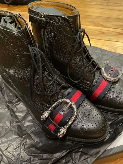 GUCCI タイガーバックルブーツ