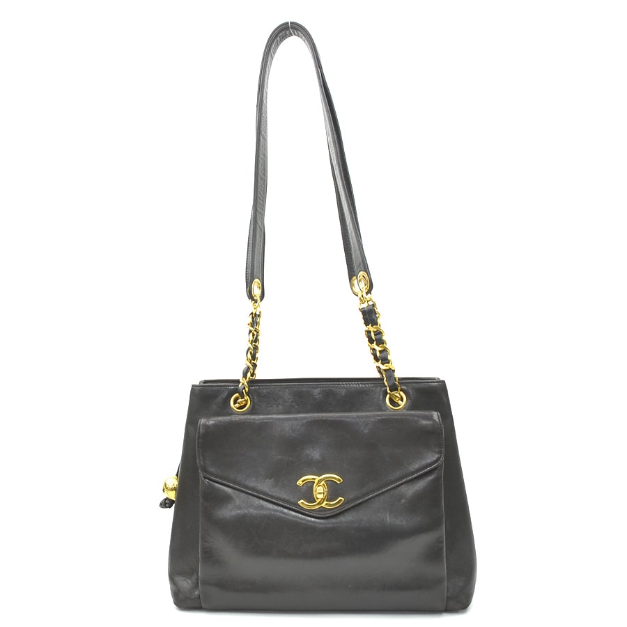 シャネル CHANEL ショルダーバッグ レザー/メタル ブラック/ゴールド レディース【中古】 e61563g