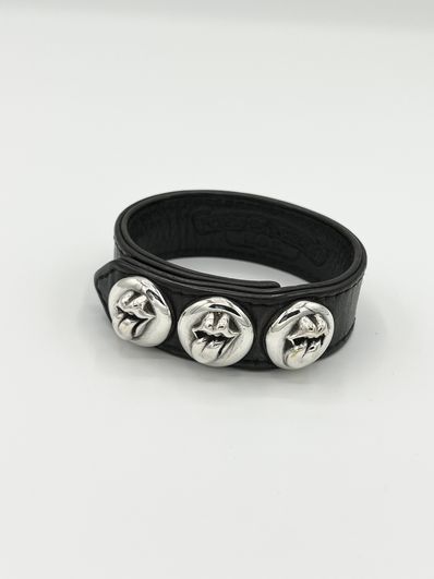 クロムハーツ 3ボタン2スナップ レザーブレスレット