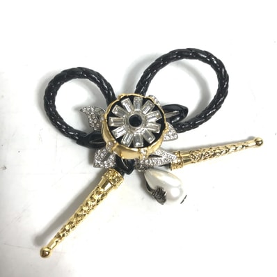 ルイヴィトン LOUIS VUITTON フェイクパール フルールビジュー MP2197 アクセサリー ラインストーン ブローチ レザー ブラック